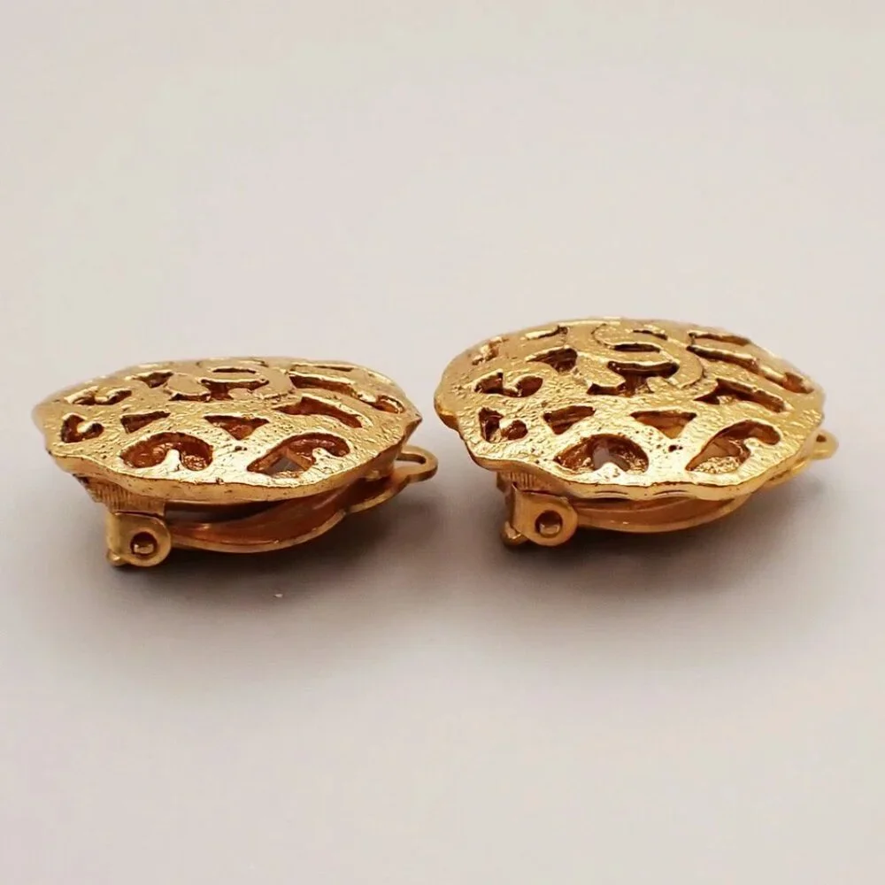 CHANEL CC Logo Button Large Earrings 25 Clip-On GHW France Vintage 398-082525 - Picture 3 of 8